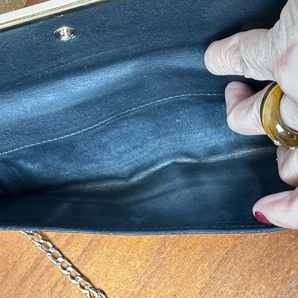 Gucci Guccissima Margaux Black
Calfskin Leather Continental
Wallet - Preowned - Picture 6 of 11